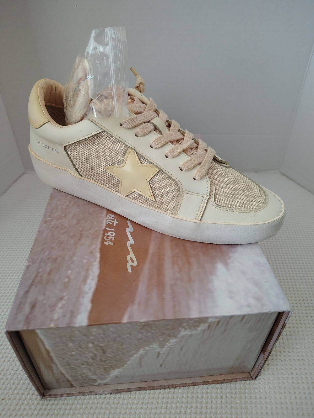 Vintage Havana Beige Star-Accent Women's Sneaker - Size 11